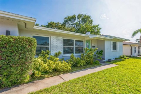 House in Clearwater, Florida 2 bedrooms, 124.21 sq.m. № 1774900 - photo 4