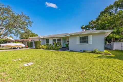 House in Clearwater, Florida 2 bedrooms, 124.21 sq.m. № 1774900 - photo 3