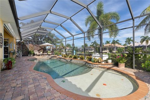 House in Punta Gorda, Florida 3 bedrooms, 224.64 sq.m. № 2393692 - photo 9