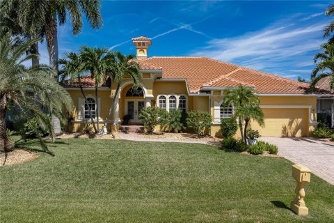 House in Punta Gorda, Florida 3 bedrooms, 224.64 sq.m. № 2393692