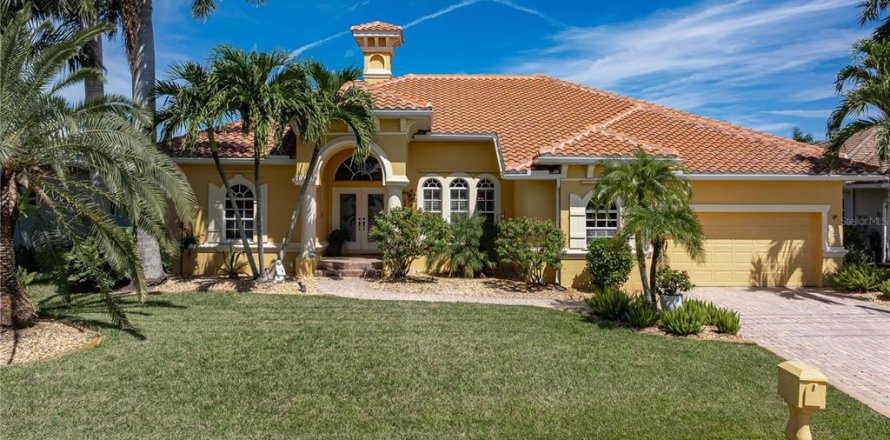 House in Punta Gorda, Florida 3 bedrooms, 224.64 sq.m. № 2393692