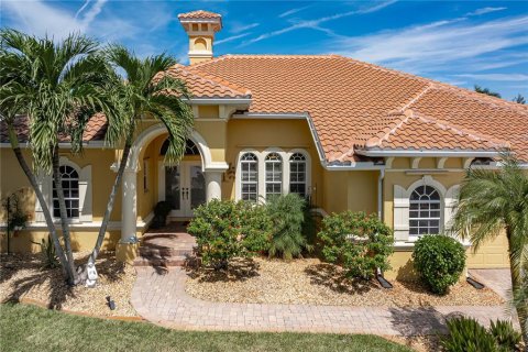 House in Punta Gorda, Florida 3 bedrooms, 224.64 sq.m. № 2393692 - photo 19