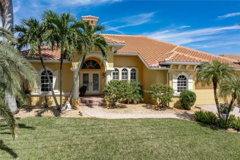 House in Punta Gorda, Florida 3 bedrooms, 224.64 sq.m. № 2393692 - photo 17