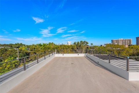 House in Miami, Florida 5 bedrooms № 1984622 - photo 20