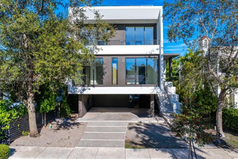 Дом в Майами, Флорида 5 спален № 1984622