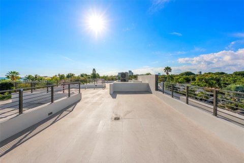 House in Miami, Florida 5 bedrooms № 1984622 - photo 18