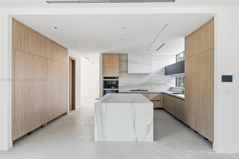 House in Miami, Florida 5 bedrooms № 1984622 - photo 6