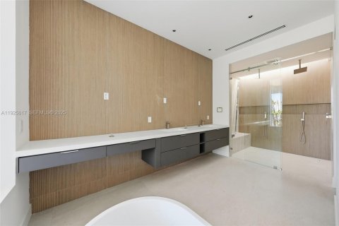 House in Miami, Florida 5 bedrooms № 1984622 - photo 10