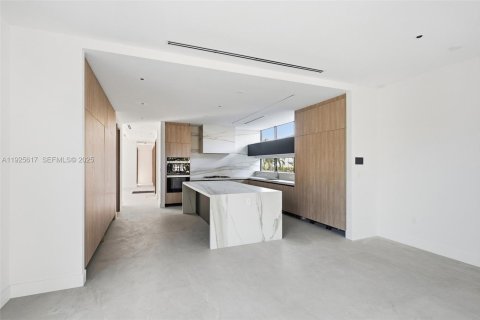 House in Miami, Florida 5 bedrooms № 1984622 - photo 5