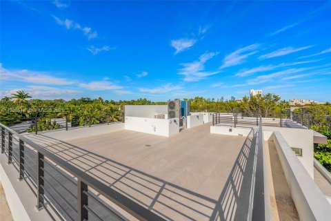 House in Miami, Florida 5 bedrooms № 1984622 - photo 19