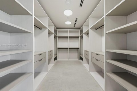 House in Miami, Florida 5 bedrooms № 1984622 - photo 13