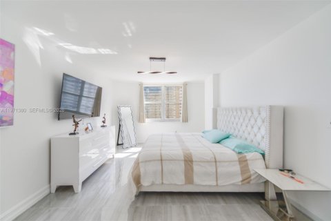 Купить кондоминиум в Халландейл-Бич, Флорида 2 спальни, 115.2м2, № 2032259 - фото 13