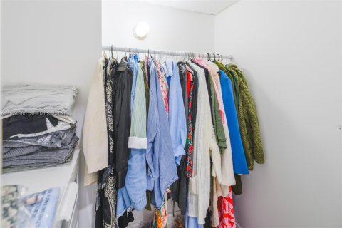 Купить кондоминиум в Халландейл-Бич, Флорида 2 спальни, 115.2м2, № 2032259 - фото 16