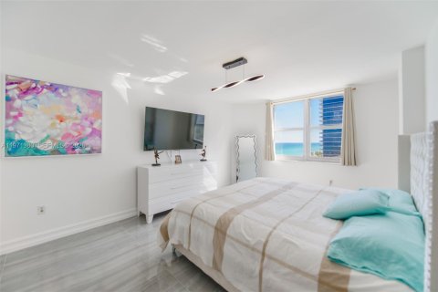 Купить кондоминиум в Халландейл-Бич, Флорида 2 спальни, 115.2м2, № 2032259 - фото 12