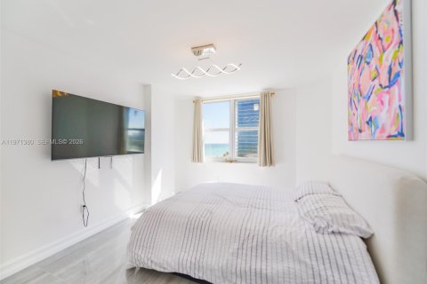 Купить кондоминиум в Халландейл-Бич, Флорида 2 спальни, 115.2м2, № 2032259 - фото 20