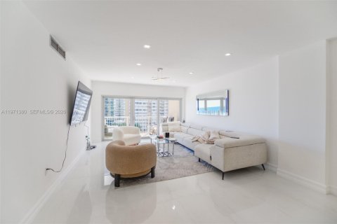 Купить кондоминиум в Халландейл-Бич, Флорида 2 спальни, 115.2м2, № 2032259 - фото 3