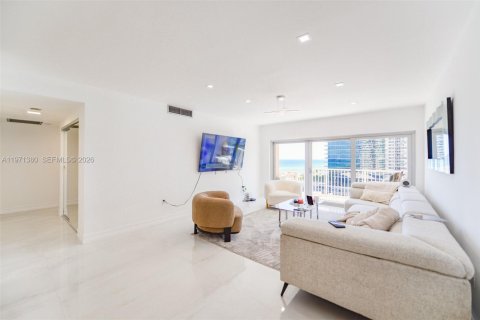 Купить кондоминиум в Халландейл-Бич, Флорида 2 спальни, 115.2м2, № 2032259 - фото 4