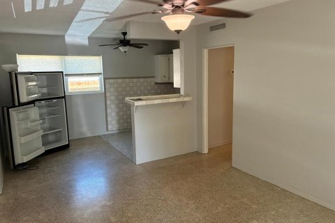 Casa en alquiler en Saint Petersburg, Florida, 3 dormitorios, 80.27 m2 № 2094681 - foto 4