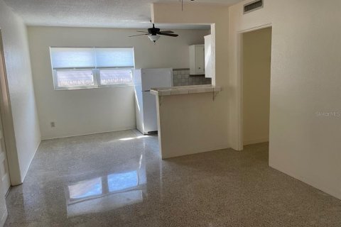 Casa en alquiler en Saint Petersburg, Florida, 3 dormitorios, 80.27 m2 № 2094681 - foto 6