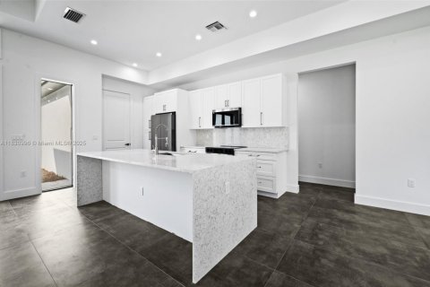 Casa en venta en Naples, Florida, 3 dormitorios № 2058830 - foto 11