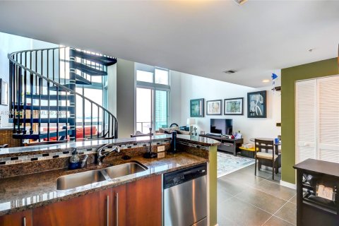 Condo in Miami, Florida, 1 bedroom № 2256886 - photo 8