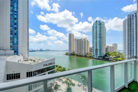 Condo in Miami, Florida, 1 bedroom № 2256886 - photo 2