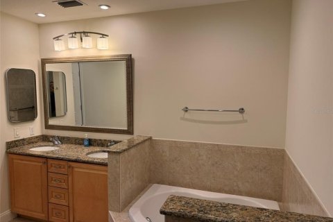 Condo in Lakewood Ranch, Florida, 2 bedrooms  № 2362673 - photo 29