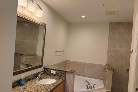 Condo in Lakewood Ranch, Florida, 2 bedrooms  № 2362673 - photo 30