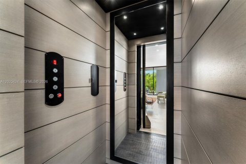 Купить виллу или дом в Корал-Гейблс, Флорида 5 спален, 588.81м2, № 2078101 - фото 26