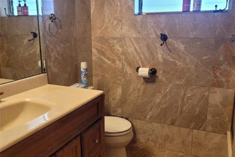 Condo in Miami, Florida, 1 bedroom  № 1916690 - photo 11