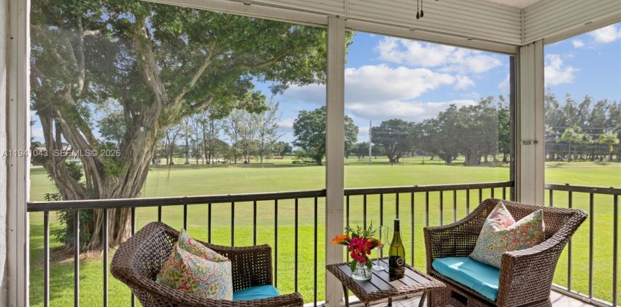 Кондоминиум с 2 спальнями в Пемброк-Пайнс, Флорида № 1998096