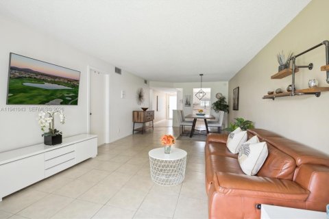 Купить кондоминиум в Пемброк-Пайнс, Флорида 2 спальни, 108.7м2, № 1998096 - фото 6