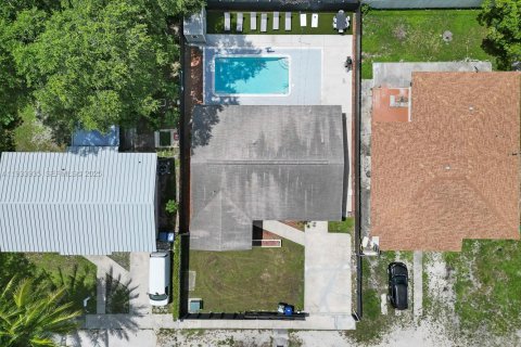 Снять в аренду виллу или дом в Майами, Флорида 4 спальни, 141.49м2, № 1992208 - фото 8