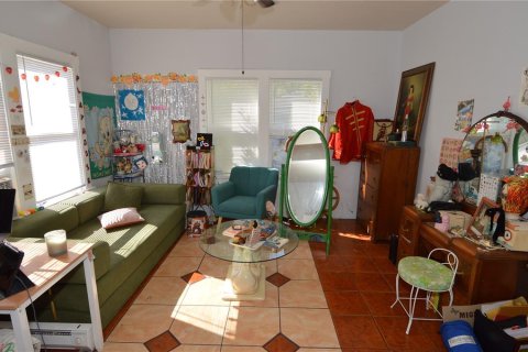 Propiedad comercial en venta en Saint Petersburg, Florida, 7 dormitorios, 227.15 m2 № 2091927 - foto 10