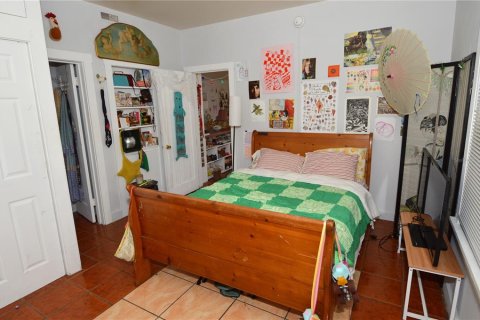 Propiedad comercial en venta en Saint Petersburg, Florida, 7 dormitorios, 227.15 m2 № 2091927 - foto 18