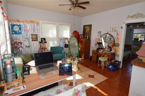 Propiedad comercial en venta en Saint Petersburg, Florida, 7 dormitorios, 227.15 m2 № 2091927 - foto 9