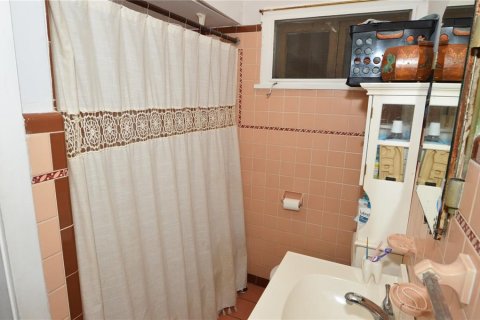 Propiedad comercial en venta en Saint Petersburg, Florida, 7 dormitorios, 227.15 m2 № 2091927 - foto 25