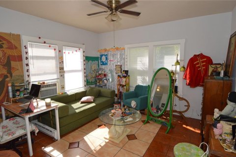 Propiedad comercial en venta en Saint Petersburg, Florida, 7 dormitorios, 227.15 m2 № 2091927 - foto 11