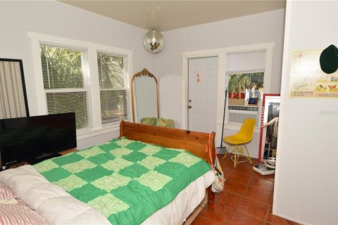 Propiedad comercial en venta en Saint Petersburg, Florida, 7 dormitorios, 227.15 m2 № 2091927 - foto 14