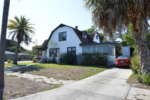 Propiedad comercial en Saint Petersburg, Florida 7 dormitorios, 227.15 m2 № 2091927