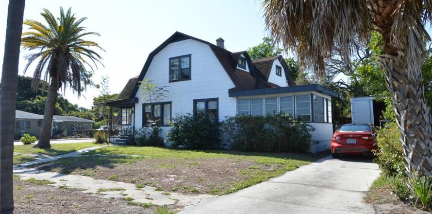 Propiedad comercial en Saint Petersburg, Florida 7 dormitorios, 227.15 m2 № 2091927