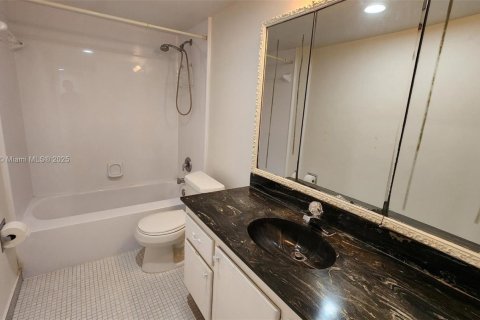 Condo in Fort Lauderdale, Florida, 2 bedrooms  № 1712710 - photo 23