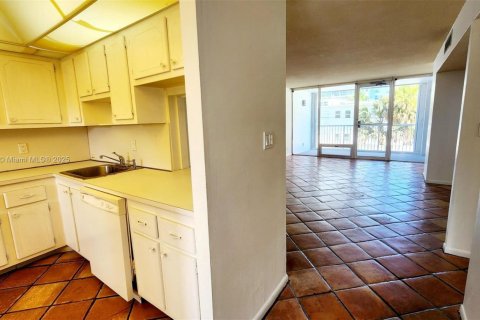 Condo in Fort Lauderdale, Florida, 2 bedrooms  № 1712710 - photo 10