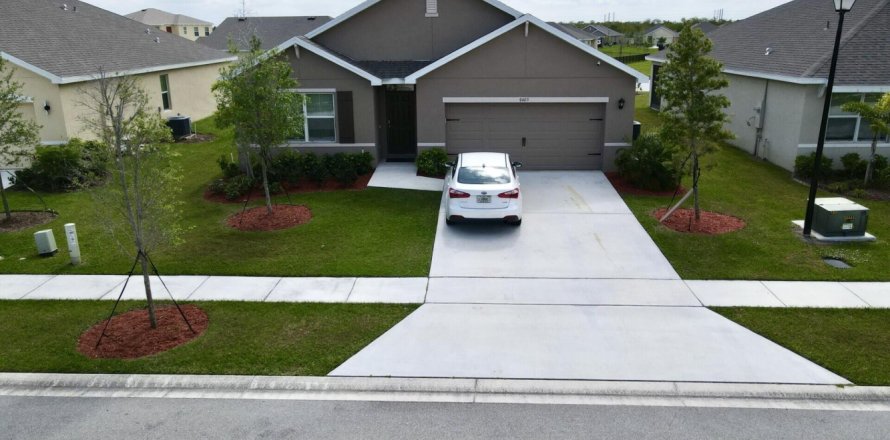 Casa en Fort Pierce, Florida 4 dormitorios, 179.67 m2 № 1076799