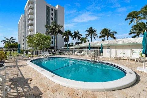 Condominio en venta en Pompano Beach, Florida, 2 dormitorios, 133.22 m2 № 2035312 - foto 3
