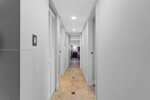 Condominio en venta en Pompano Beach, Florida, 2 dormitorios, 133.22 m2 № 2035312 - foto 30