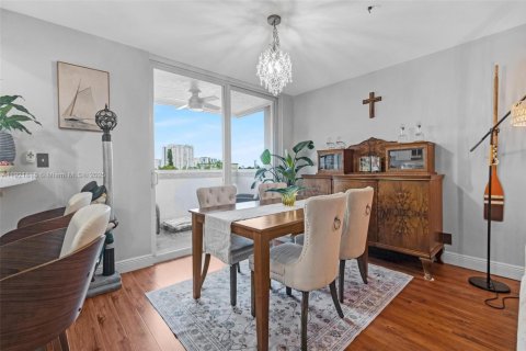 Condominio en venta en Pompano Beach, Florida, 2 dormitorios, 133.22 m2 № 2035312 - foto 10