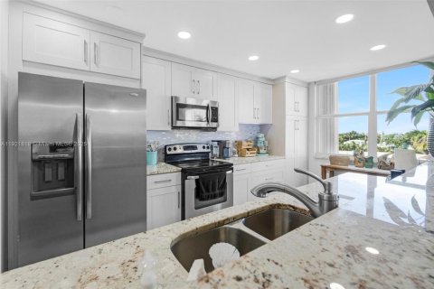 Condominio en venta en Pompano Beach, Florida, 2 dormitorios, 133.22 m2 № 2035312 - foto 8