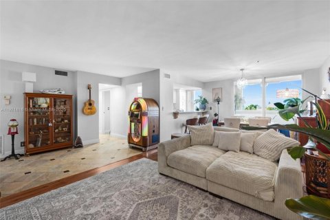 Condominio en venta en Pompano Beach, Florida, 2 dormitorios, 133.22 m2 № 2035312 - foto 25