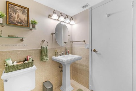 Condominio en venta en Pompano Beach, Florida, 2 dormitorios, 133.22 m2 № 2035312 - foto 15